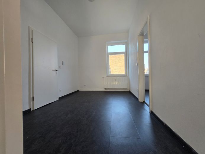 WG-geeignete ruhige und helle 3-Zimmer-Wohnung im 1. OG in Duisburg Alt-Homberg – Eingangszimmer