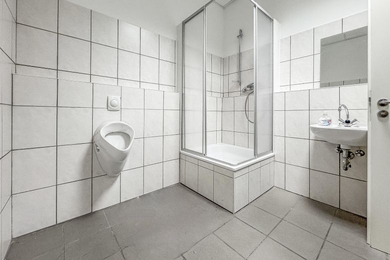 Spazio ufficio conveniente, pronto all’uso, per 15–25 dipendenti – collegamenti eccellenti + servizi in loco – WC (innerhalb Mietfläche)