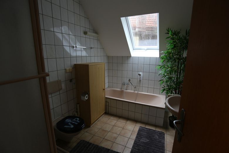 PRECIO REDUCIDO: Dos terrenos con tres casas y potencial de desarrollo – Foto 6