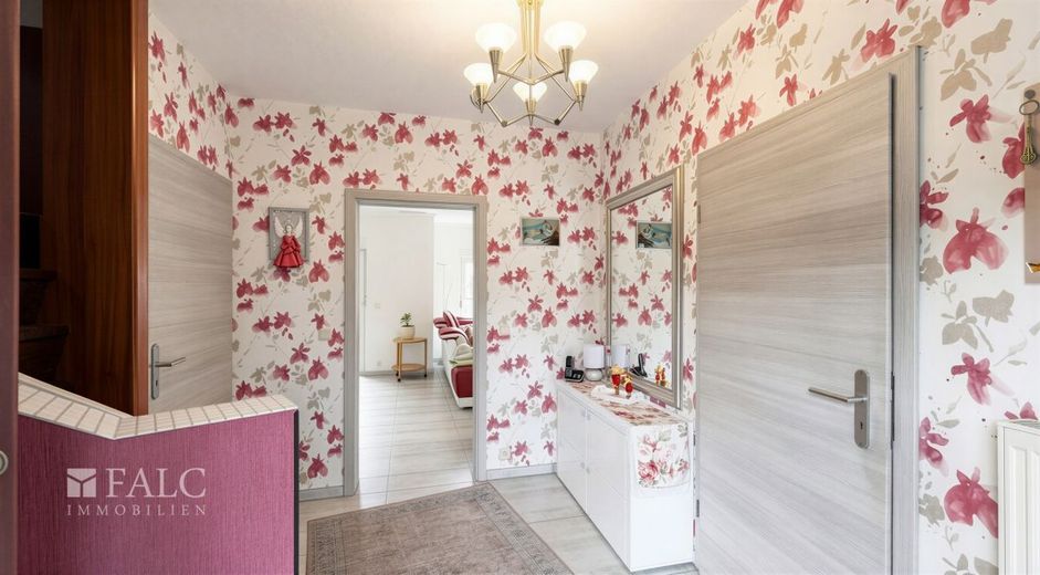 Ein Platz für die Familie - Gepflegtes Reihenendhaus mit Garten und ausbaufähigem Dachgeschoss – Flur