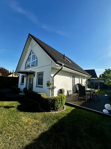 Nebeneingang und Terrasse