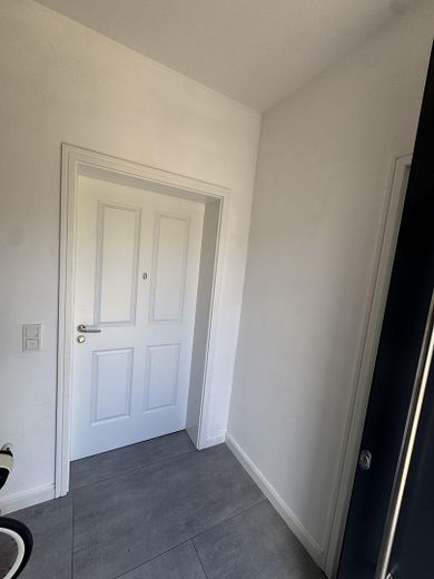 Traumhafte 4 Raumwohnung mit großem Garten in einer Villa – Foto 5