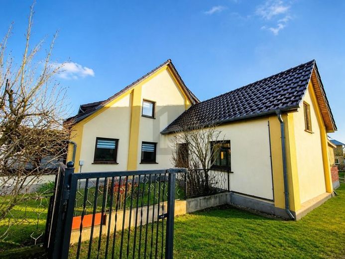 EIN ZUHAUSE IM GRÜNEN – Foto 1