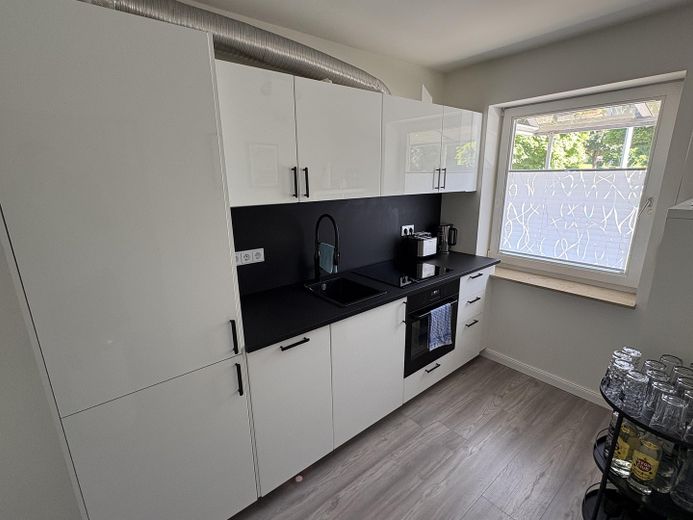 Moderne Einbauküche im EG