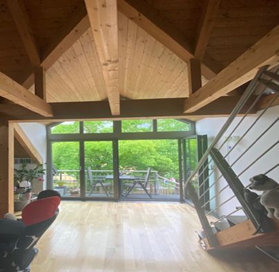 Großzügige teilmöblierte Loft-/ Galerie-Wohnung in Regensburg West – große Gaube, Terrassenaustritt