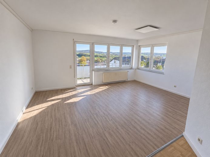 3,5 Zimmer mit Weitblick – clever geschnitten & provisionsfrei – Wohnzimmer_leer