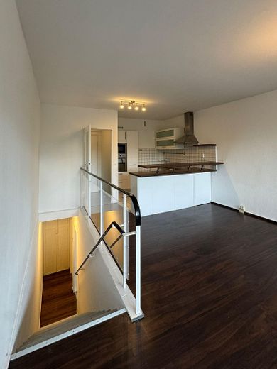 Provisionsfrei: Helle 2-Zimmer Maisonette im Corbusierhaus, Berlin-Westend – Zimmer 1 & Küche
