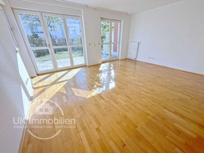 Familienglück in Feldrandlage - mit Sauna, Dachterrasse und Garten – Wohnzimmer