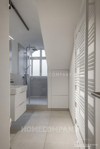 Appartement de 3 pièces à couper le souffle avec loggia à Neuhausen, partiellement meublé – b24ac3762775b976dd8289407f3ffeb89943c7be.jpg