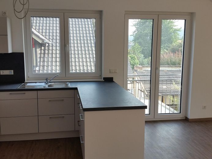Traumhafte Dachgeschosswohung mit Blick zum Herkules – Hervorragend belichtete Küche