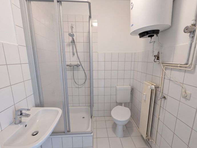 Gemütliche 3,5-Zimmer Wohnung in ruhiger Lage in Dargun – Bad mit Dusche