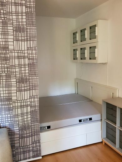 Apartamento amueblado con terraza soleada cerca del Havel, sin comisión – Schlafnische