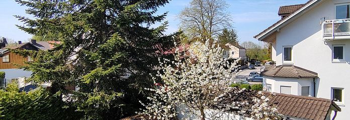 Viel Platz für die ganze Familie in diesem (renovierungsbedürftigen) Zweifamilienhaus in Gröbenzell