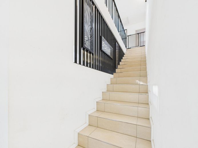 Charmante und energieeffiziente Architektenvilla mit hochwertiger Ausstattung – Treppe ins OG