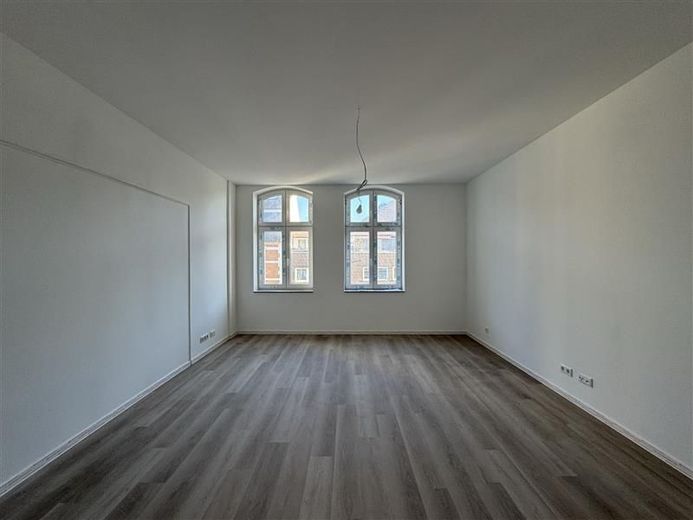 Stilvolle Altbauwohnung - kernsaniert mit modernem Wohnkomfort – Wohnzimmer