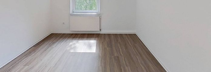 Bielefeld-Mitte’de geniş oturma mutfağına sahip ferah 2 odalı daire – Ansicht I: Wohnzimmer
