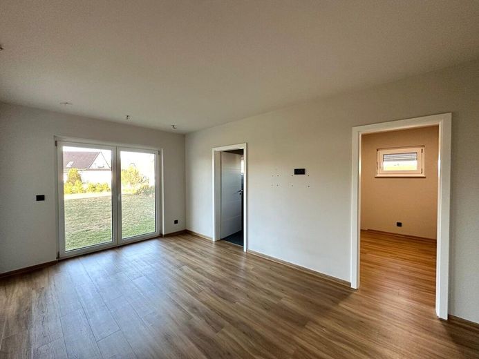 Jetzt Miete möglich! Winkelbungalow 5 km bis Neubrandenburg, Baujahr 2022, Doppelgarage, EBK,Carport – Schlafzimmer