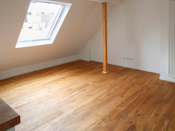 Komplett saniert und bezugsfertig – modernes Wohnen im stilvollen Reihenmittelhaus – Foto 1