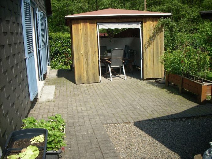 Einzigartige Lage! Freistehendes Einfamilienhaus am Waldesrand – Terrasse mit Pergola