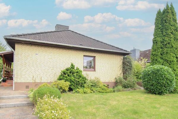 Everything on one level, well-maintained bungalow in the popular Altenholz