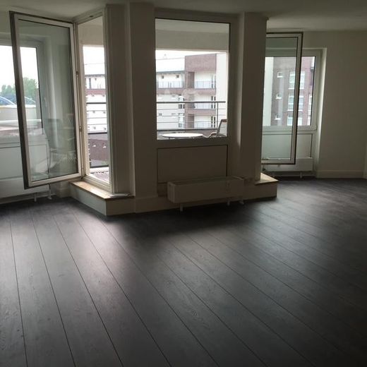 Loft an der Elbe mit Balkon und Blick auf den Elbtower, neben Hafencity – Hochwertiger Fussboden