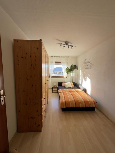 Naturnahes Reihenmittelhaus in verkehrsberuhigter Straße - PROVISIONSFREI - VHB – Zimmer 1, OG