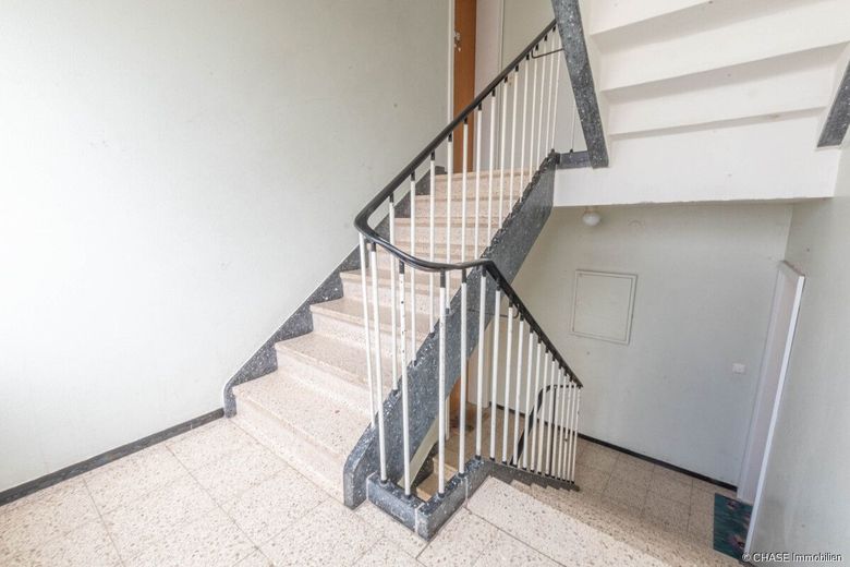 Helle 5-Zimmer-Eigentumswohnung im 1. OG - Wohnen oder Vermieten in Hameln/Hastenbeck! – Treppenhaus