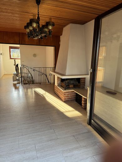 Reihenendhaus mit zusätzlicher Einliegerwohnung in familienfreundlicher Lage – Kamin