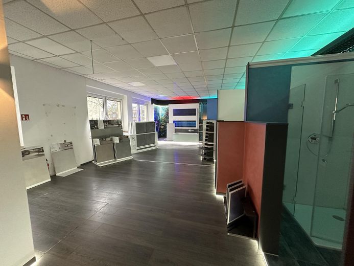 Commercial space in Kray with up to 7 parking spaces, window frontage, office, storage – Foto 7