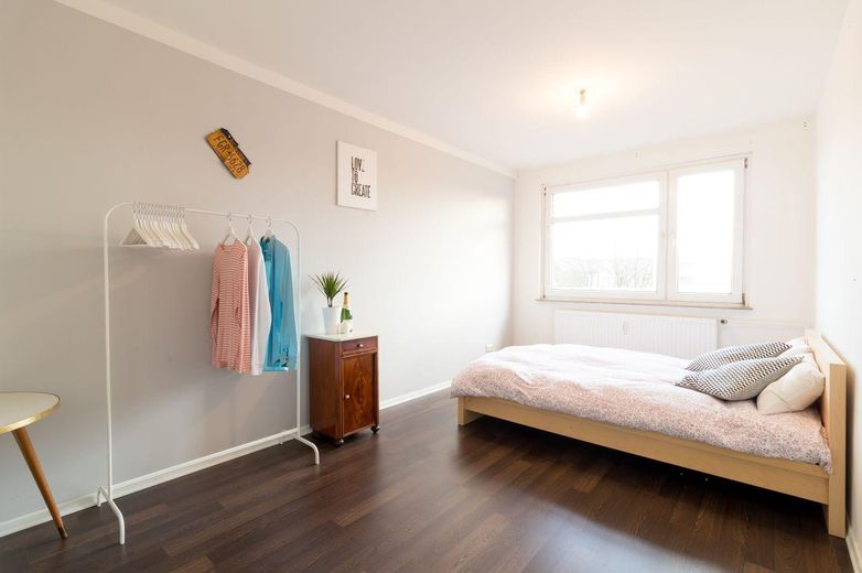 Designer terrace apartment (18 min. central station) nature, parking space (only temporarily 6-12 months) 1,700 € incl. additional costs – Schlafzimmer 2