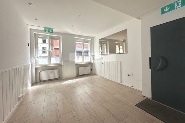 Altstadt nahe Rheinufer: Gewerbefläche mit 2 verbundenen Etagen u. kleinem Außenbereich!