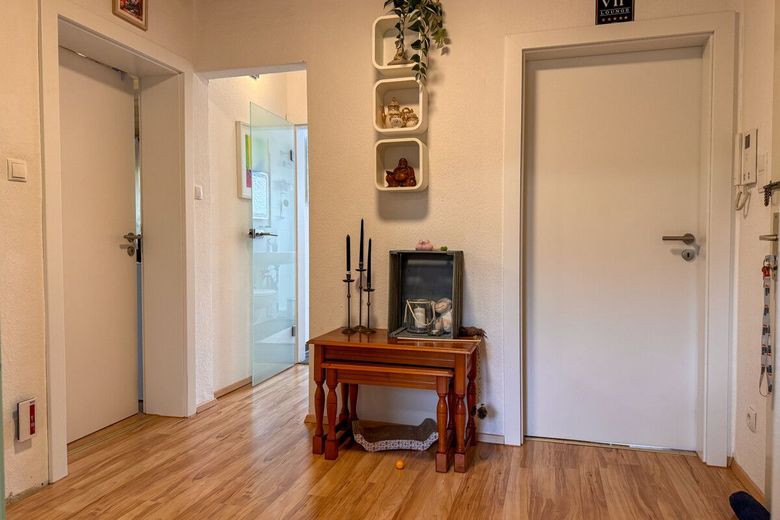 Endlich Raum für alle: 130m² Maisonette mit 4 Schlafzimmern &amp; zwei Garagen in Lüssum-Bockhorn – Flur 1. OG