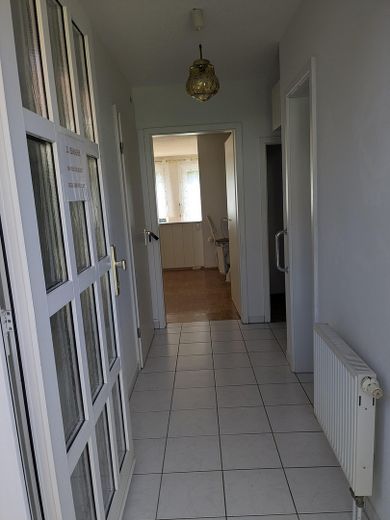 Entspanntes Wohnen zwischen Freiberg und Dresden – Geöffnete Haustür