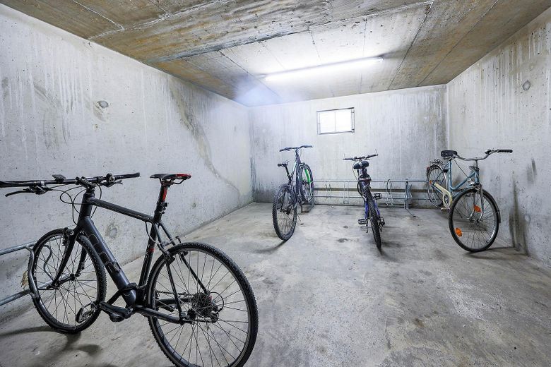 Commission-free 2-room apartment with balcony & garage in Konstanz – Fahradkeller