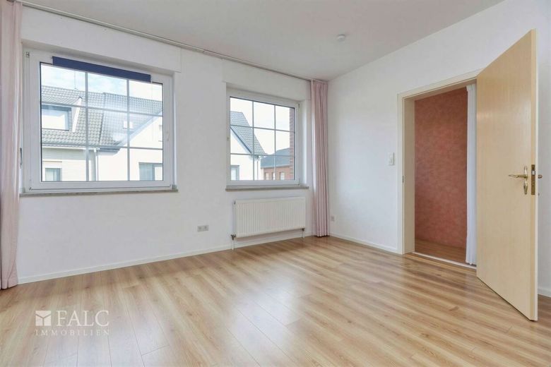 Günstiger Einstieg für fleißige Handwerker! – Wohnzimmer
