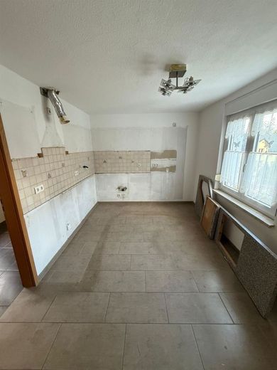 Günstiges EFH mit Terrasse, Garage, Dusche und sonnigem Grundstück am grünen Ortsrand – Küche