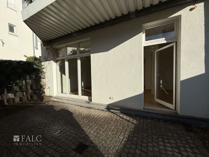 Rüttenscheider Perle: Souterrain-Wohnung. Platz, Lage und Komfort vereint – Terrasse