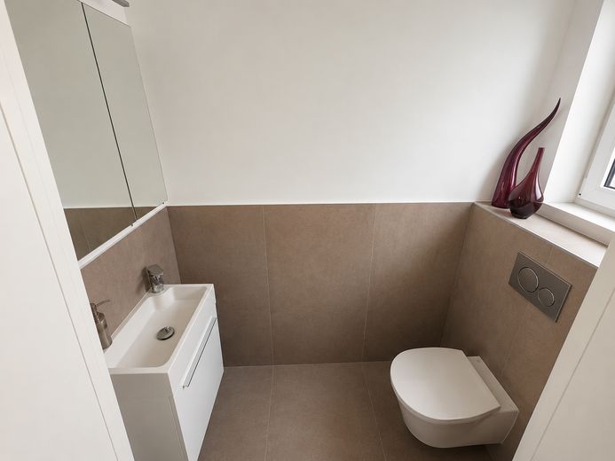 Elegancki nowy dom rodzinny w Hochheim | 156 m² | 6 pokoi | Ogród i taras na dachu – Gäste WC