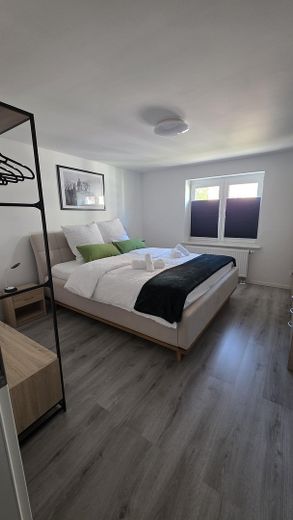 3-Zimmer, Balkon, Einbauküche & Tageslichtbad – Kinderzimmer