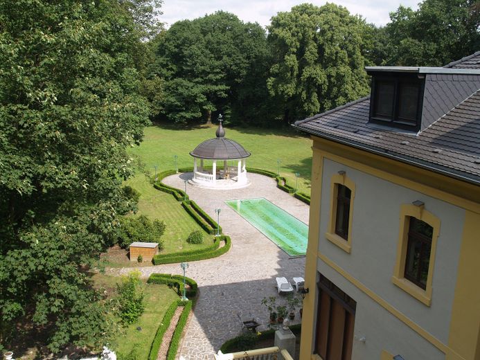 Exklusiv DG-Penthouse JAGDSCHLOSS 20km von L-Bhf 210m², 40m² Dachterrasse, Park, See, 2 Bäder – Terrassenblick