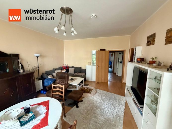 LIBERO AL ROGITO! Luminoso appartamento di 2 locali con due balconi nel cuore di Berlino-Friedrichshain – Wohnzimmer