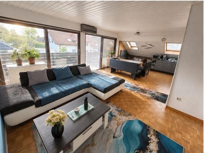 Amplio apartamento de 4,5 habitaciones con gran terraza en la azotea en la mejor zona de Sondernheim – Foto 3