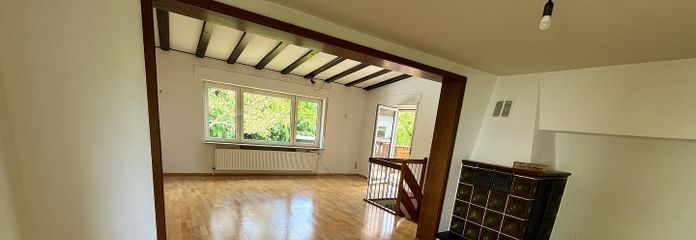 Wohnzimmer mit Kachelofen