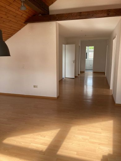 Helle 2,5-Zi.-Dachgeschosswohnung m. Fußbodenheizung, Inkl. Stellplatz in Holzwickede – Flur