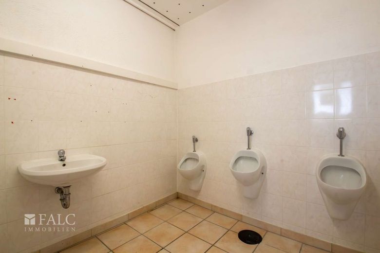Historisches Ensemble in Waldbreitbach! – Herren Toiletten