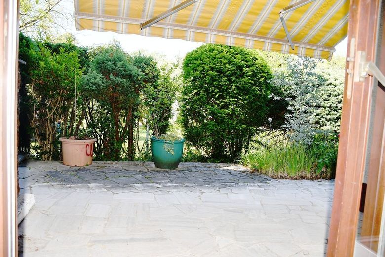 Viel Platz für das Leben - freistehendes Einfamilienhaus mit Einliegerwohnung in Waldrandnähe von Darmstadt-Eberstadt – Sonnenterrasse mit Markise....