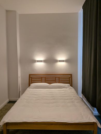 Berlin-Wilmersdorf’da hemen taşınılmaya uygun, yeni yenilenmiş, tamamen mobilyalı 85 m² eski bina dairesi – Fotoğraf 5