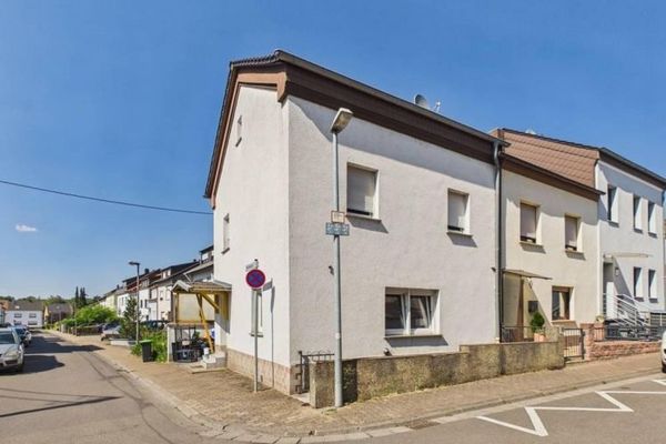 Reihenendhaus mit ca. 108 m² Wohnfläche – zuletzt 2010 modernisiert – in Toplage von Saarlouis!