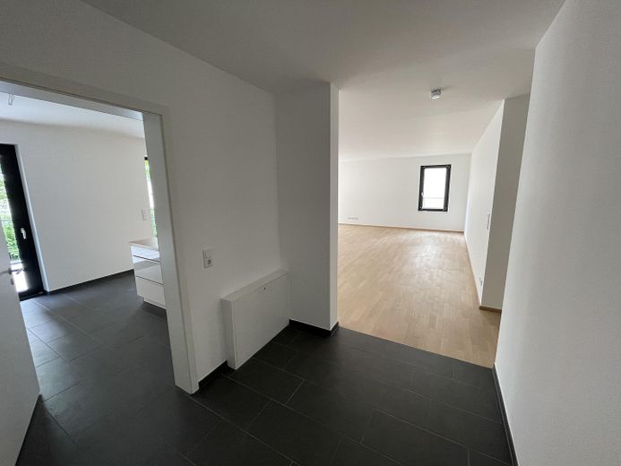 Schöne und großzügige 3-Zimmer Wohnung im Neubau mit TG, Süd Balkon – Wohungseingang