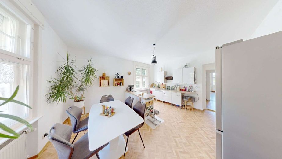 Jetzt zum Sonderpreis: Denkmalgeschützte Villa als Ein-/Mehrfamilienhaus Villenviertel Halberstadt – Kueche OG